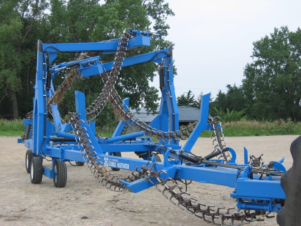 Why is it important to be able to customise and adapt surface tillage equipment and harrows?