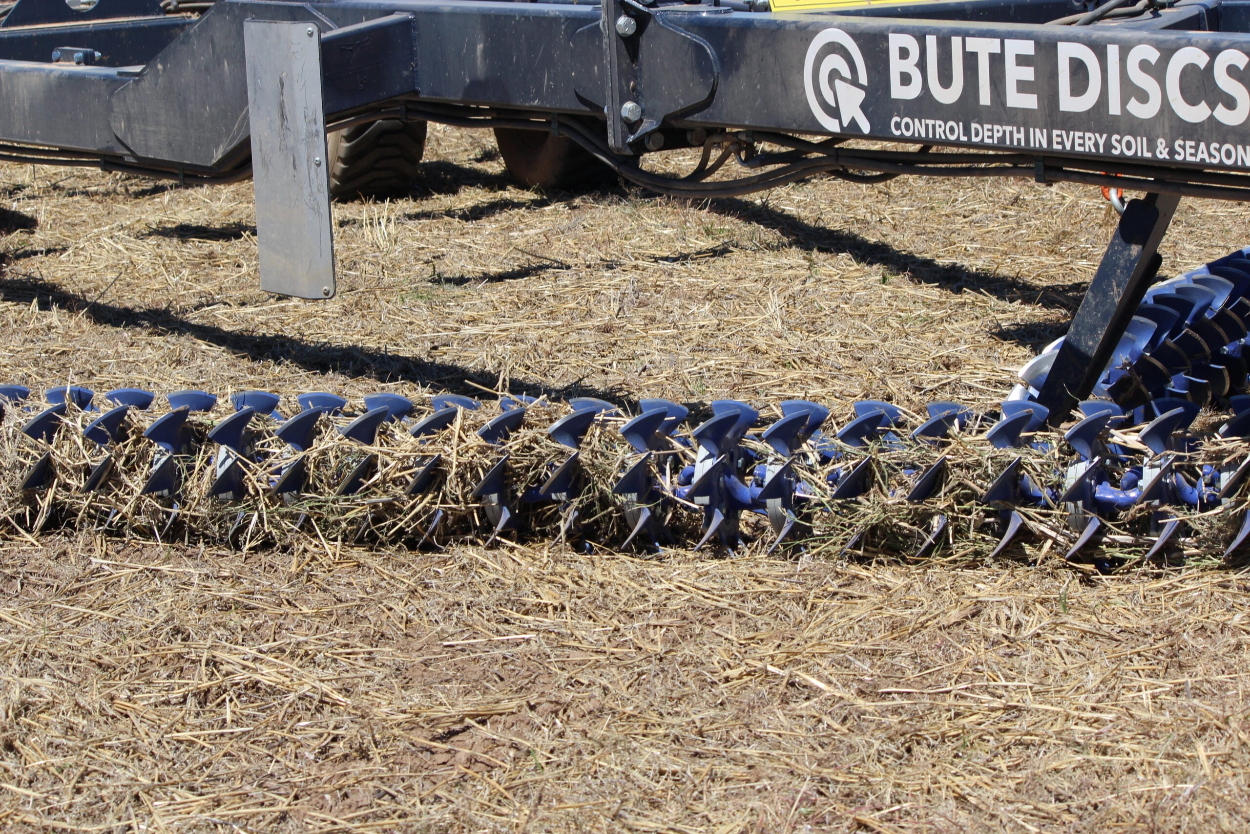 Can surface tillage increase the yield and quality of crops?