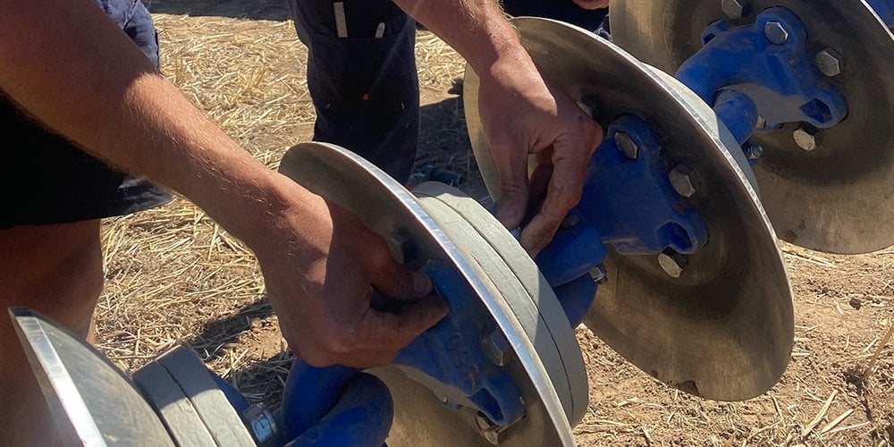 How are chains and rings used in agriculture?
